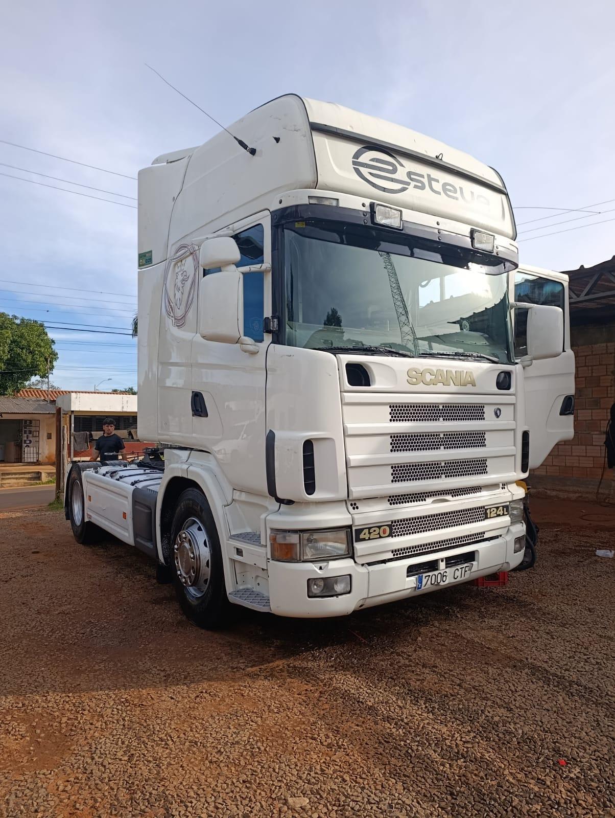 Camión Scania 124L 420 de la flota